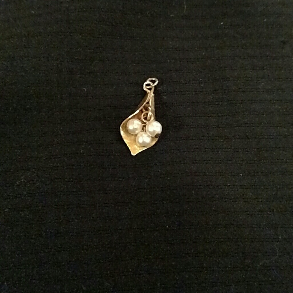 Pretty charm for necklace!  Leaf with three pearls